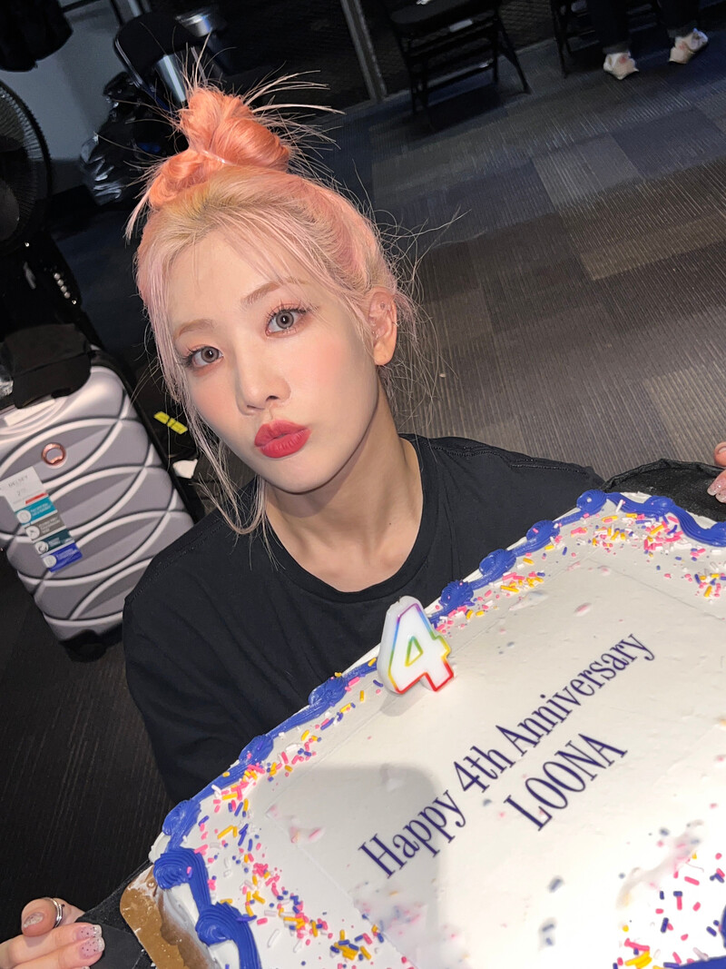 220820 LOONA Twitter Update - Kim Lip | kpopping