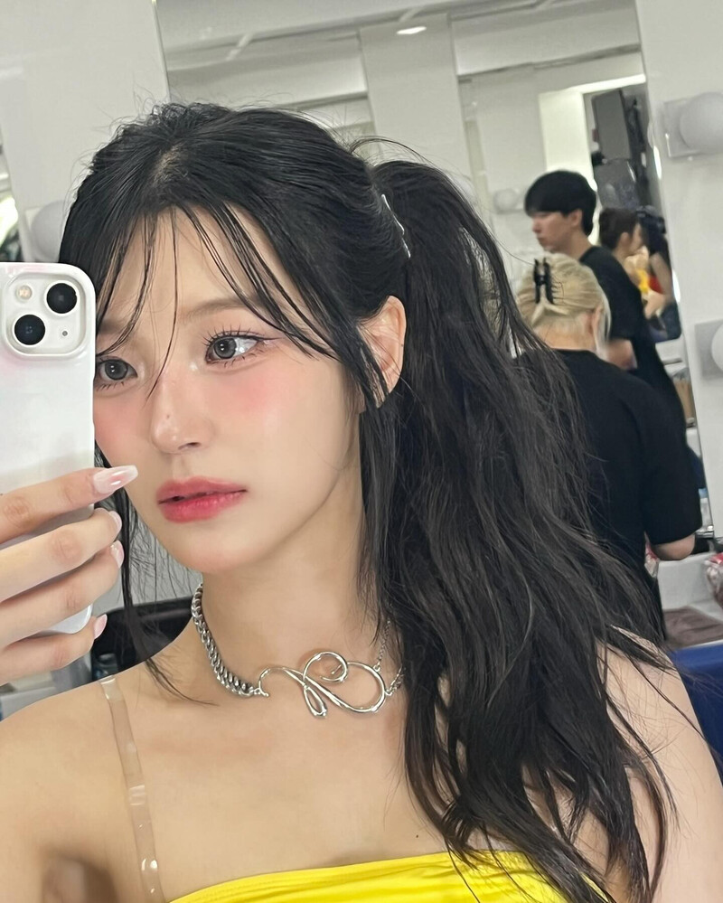 240820 fromis_9 Jiheon Instagram Update documents 3