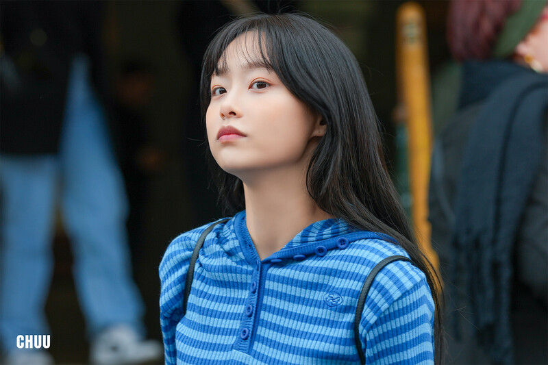 CHUU Weverse Post: Dayoff in Melbourne Behind the Scenes documents 1