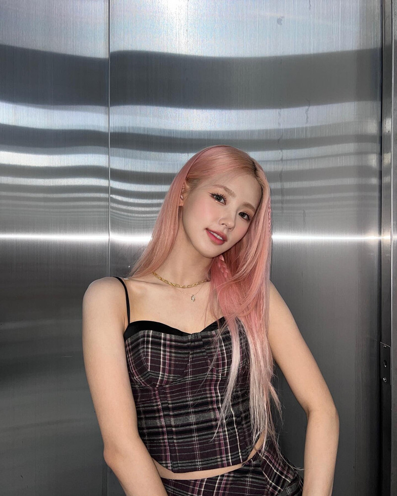 220714 (G)I-DLE Miyeon Instagram Update documents 2