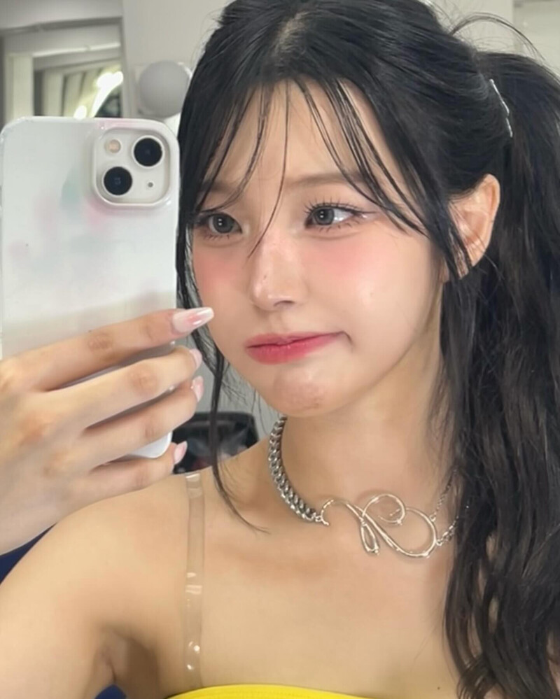 240820 fromis_9 Jiheon Instagram Update documents 4