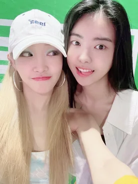 220626 Chungha Twitter Update with Nayoung