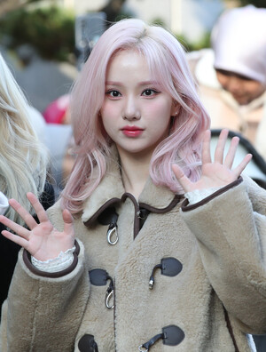 231110 VIVIZ Eunha - Music Bank Commute