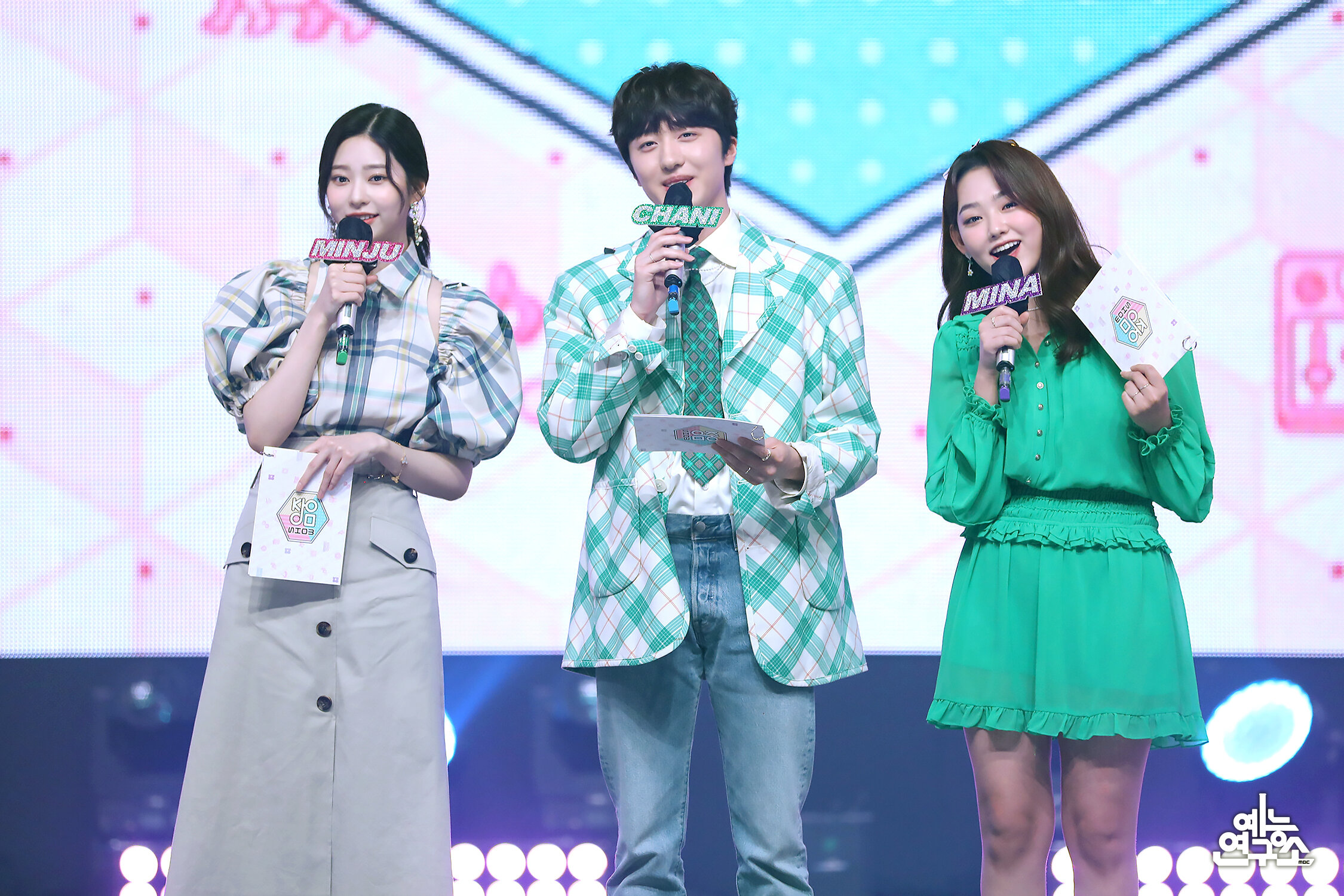 210327 Music Core MC's - Minju, Chani & Mina | kpopping