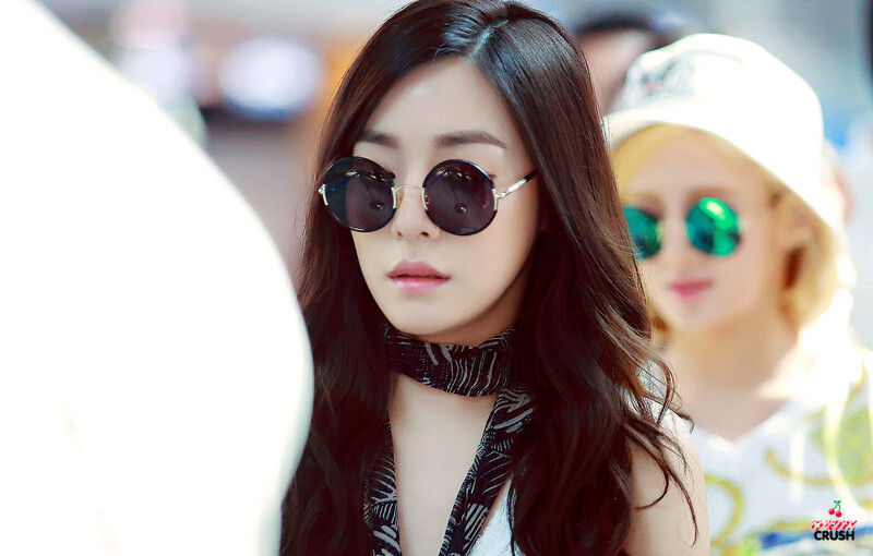 150610 Girls' Generation Tiffany at Incheon Airport documents 2