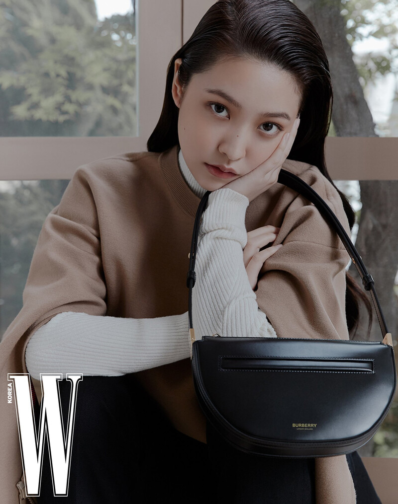 210524 Red Velvet Twitter Update - Yeri x Burberry documents 2