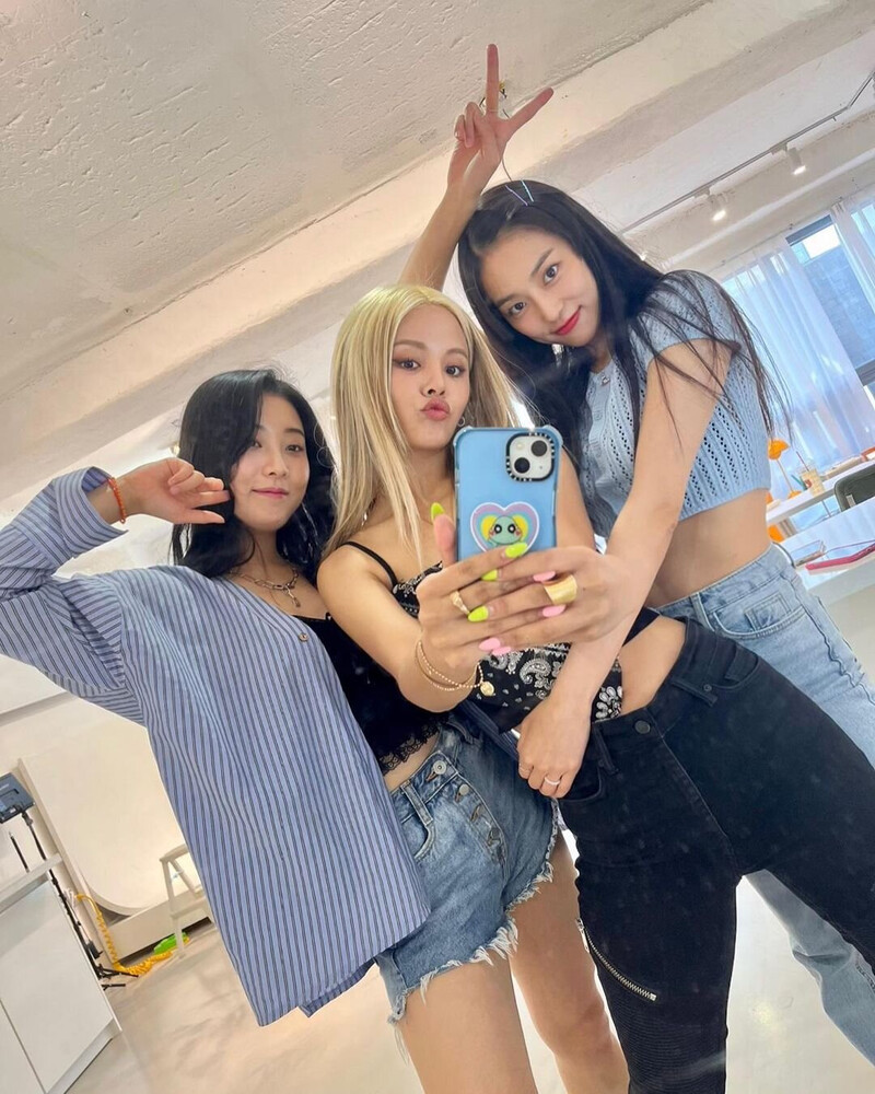 220527 Yeeun Instagram Update documents 1