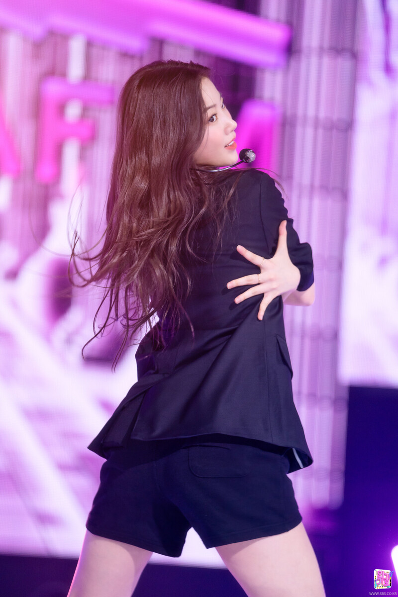 220529 LE SSERAFIM Kazuha - 'FEARLESS' at Inkigayo documents 14