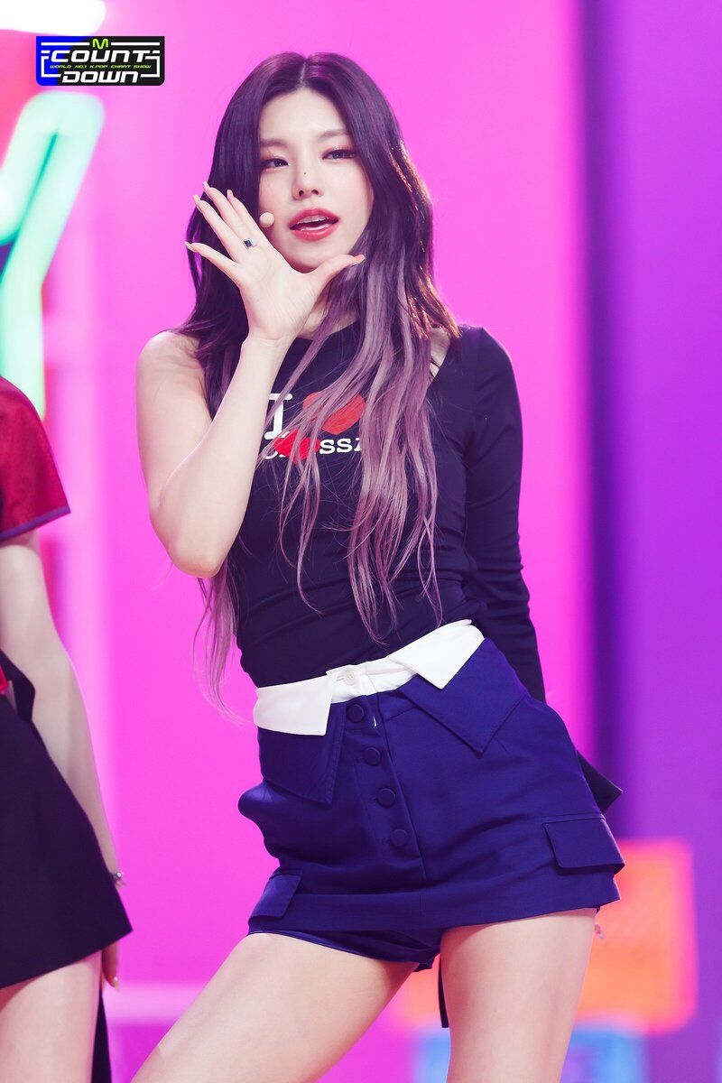 220721 ITZY Yeji - 'SNEAKERS' at M Countdown documents 8