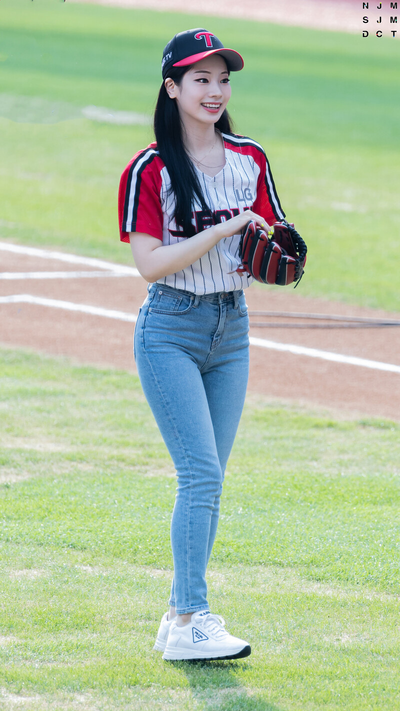 220821 TWICE Dahyun - LG Twins First Pitch documents 3