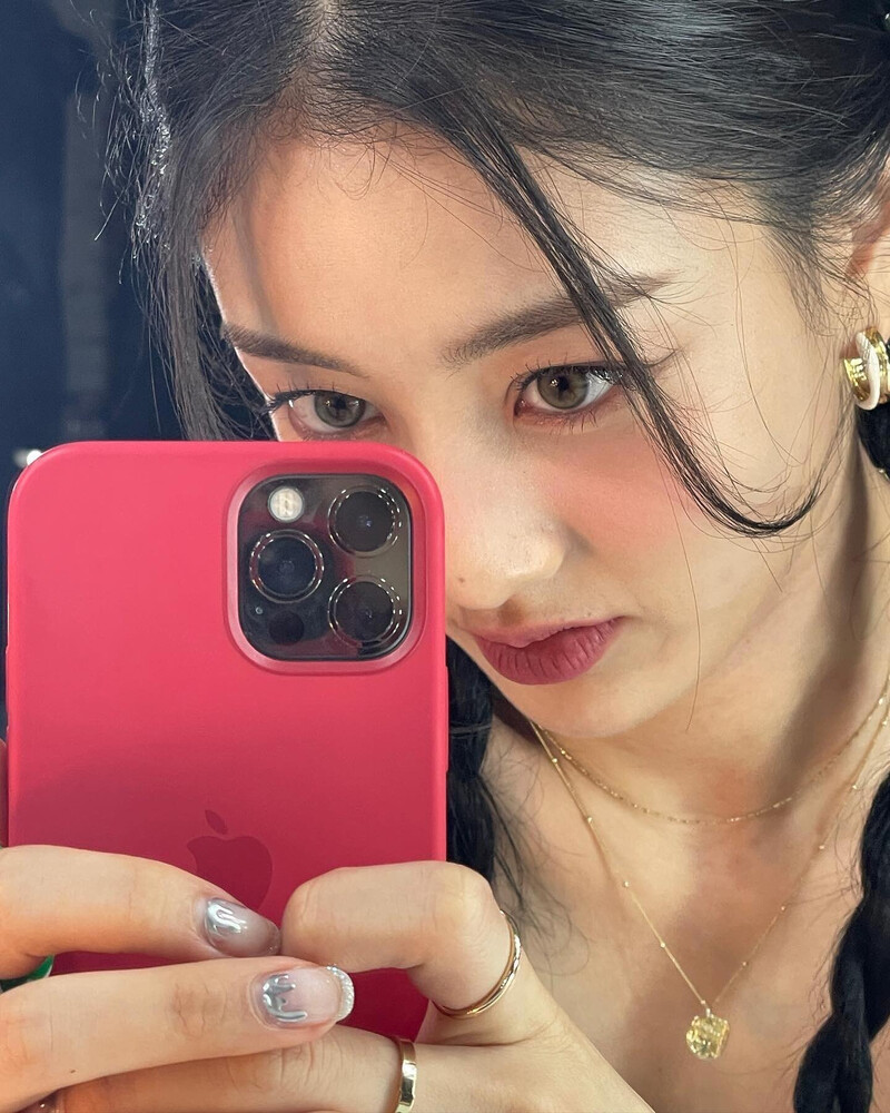 220830 TWICE Jihyo Instagram Update documents 5