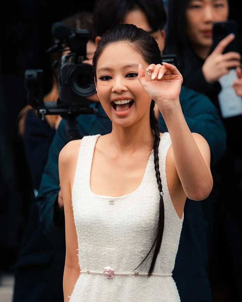 230307 JENNIE- CHANEL Women's F/W 2023-'24 Fashion Show at Paris Fashion Week documents 2