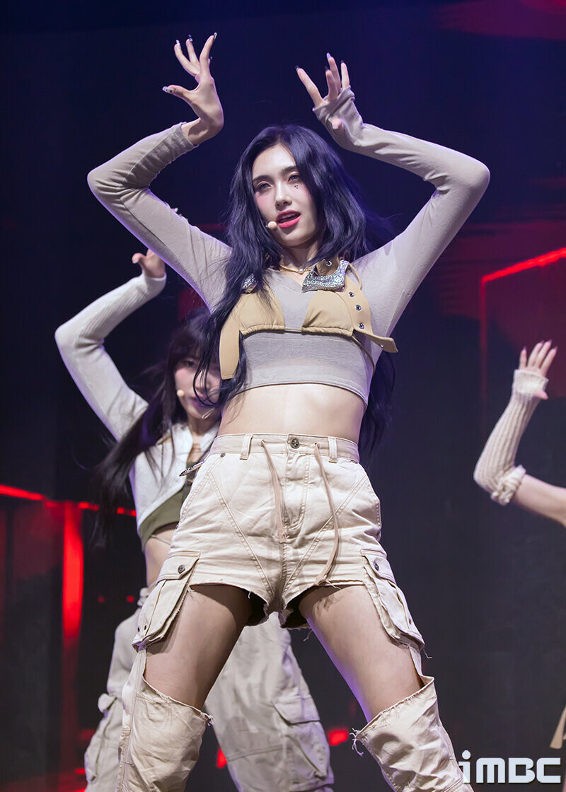 230818 EVERGLOW Aisha - 'ALL MY GIRLS' Showcase documents 7