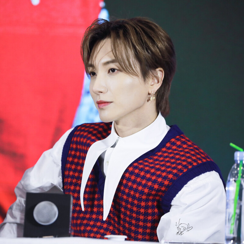 200105 Super Junior Leeteuk at 'Timeslip' Chengdu Fansign documents 3