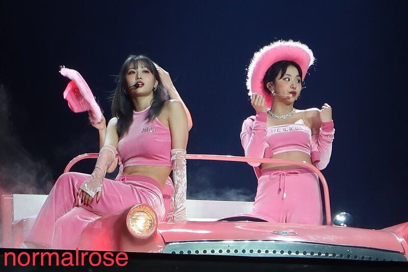 220514 TWICE 4TH WORLD TOUR ‘Ⅲ’ ENCORE in Los Angeles - Momo, Chaeyoung & Nayeon documents 10