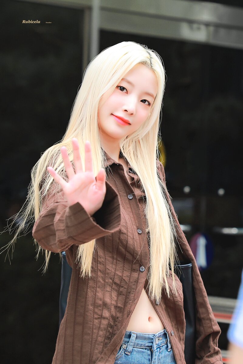 220916 Rocket Punch Yeonhee - Music Bank Commute documents 2
