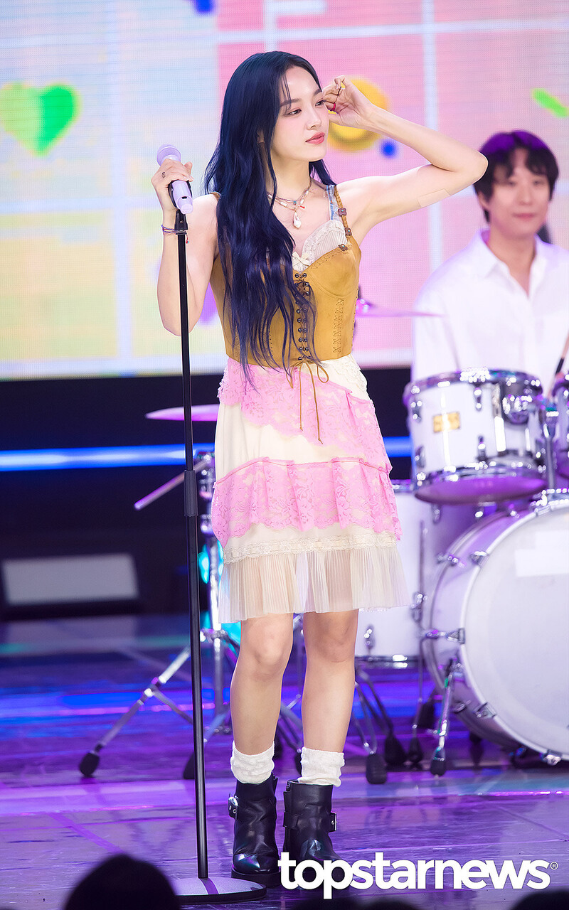 230912 Sejeong - SBS 'The Show' Live Broadcast documents 6