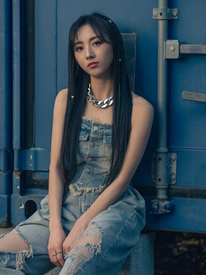 I:mond 1ST Single [WE ARE GRAVITY] - Concept Photos documents 6