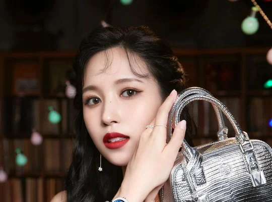 Mina on X: TWICE Mina PICK (Clutch Cross Bag) is already sold out 🔥 Mina  used this bag in her latest magazine photoshoot with W Korea May Issue 2022  ❤️ 트와이스 미나 #