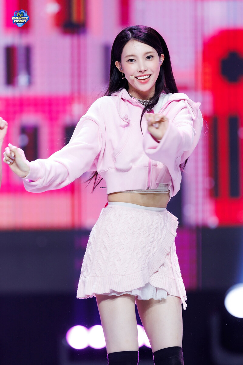 240404 ILLIT Yunah - 'Magnetic' at M COUNTDOWN documents 1