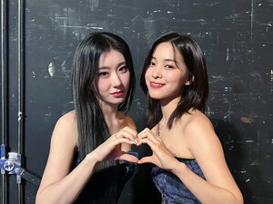 230810 - ITZY Twitter Update with RYUJIN n CHAERYEONG