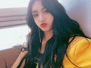 200222 EVERGLOW Twitter Update - Aisha