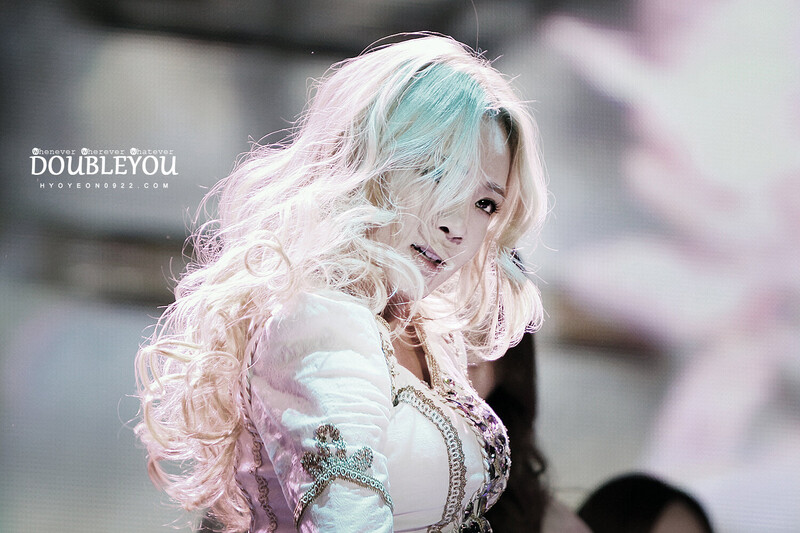 121007 Girls' Generation Hyoyeon at Gangnam Festival documents 8