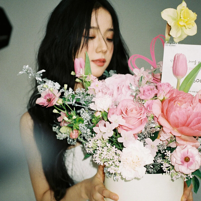 210515 - JISOO Instagram Update documents 3