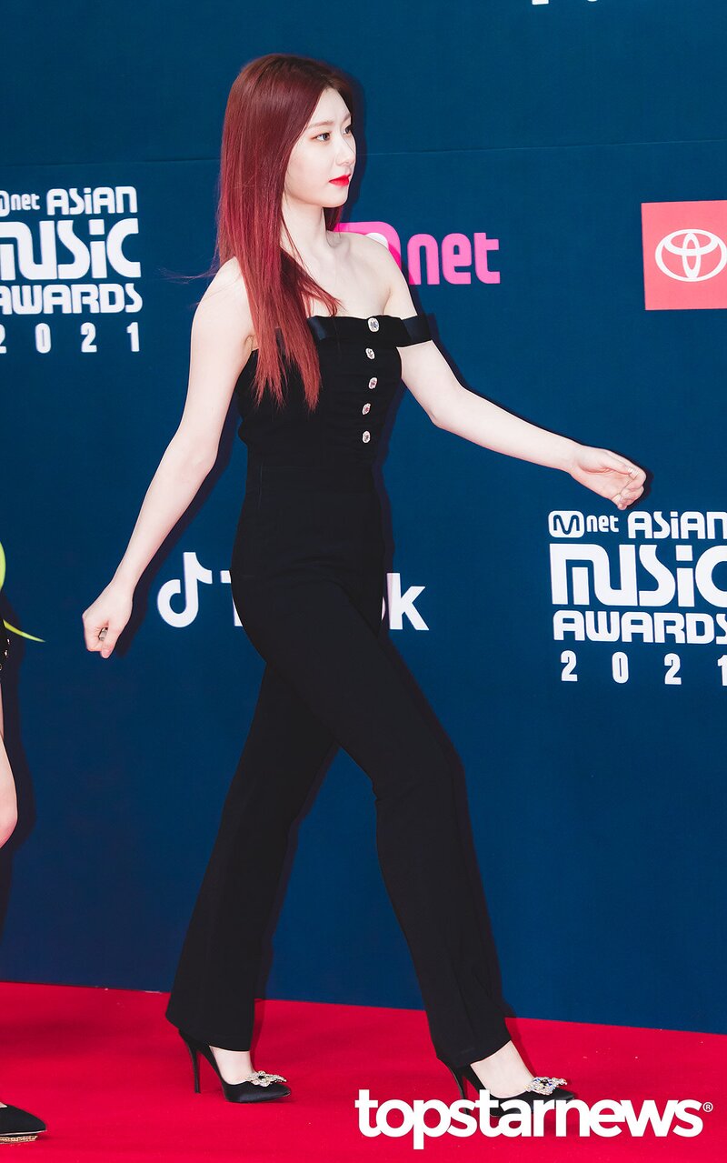 211211 ITZY Chaeryeong at MAMA 2021 Red Carpet documents 13
