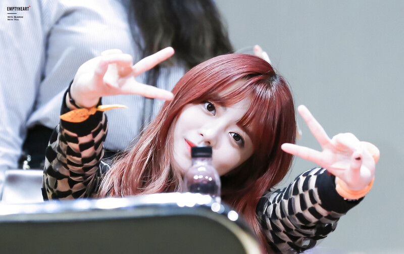 170916 Weki Meki Suyeon at 'WEME' Ilsan fansign documents 8