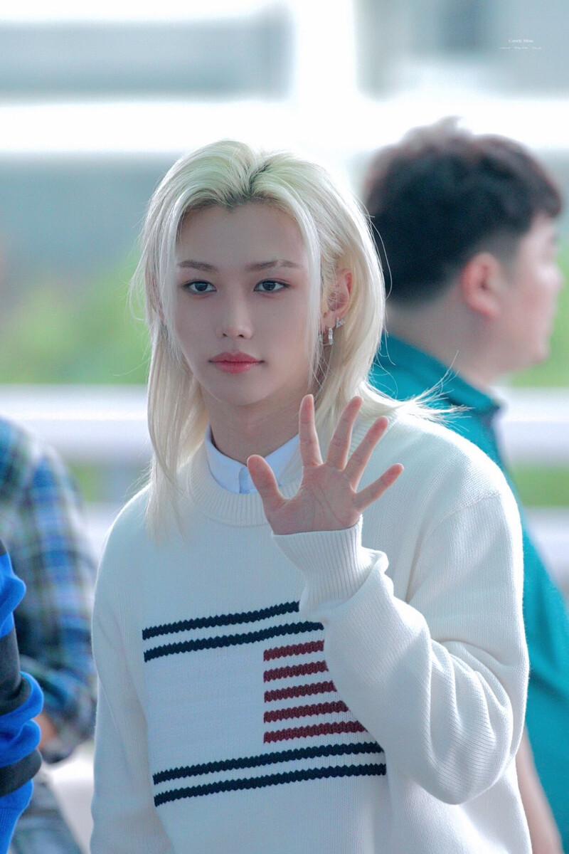 240907 StrayKids Felix at Incheon International Airport documents 2