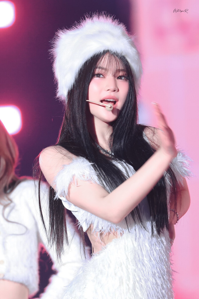 241214 STAYC Isa  at '2024 Music Bank Global Festival in Japan' documents 1