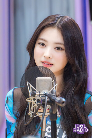 241126 Idol Radio Twitter Update - MEOVV Anna - Ep. 77 Stills