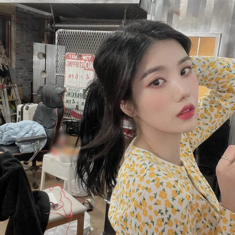 210303 IZ*ONE SNS Update - Eunbi documents 4