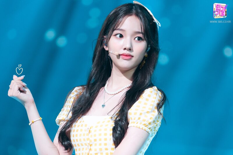 210822 Weeekly - 'Holiday Party' at Inkigayo documents 9