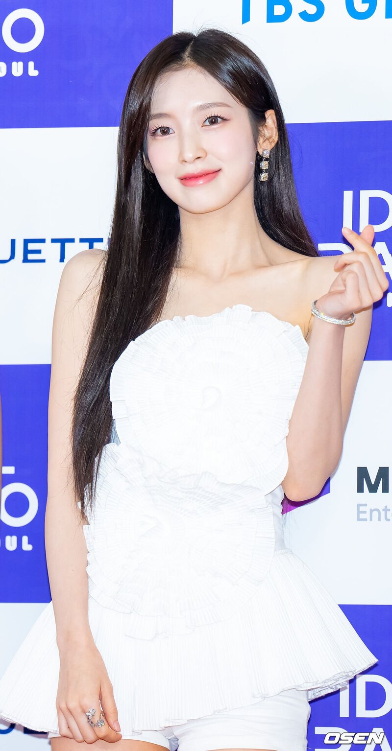 230923 OH MY GIRL Arin - 'Idol Radio Concert Live in Seoul' Red Carpet documents 1