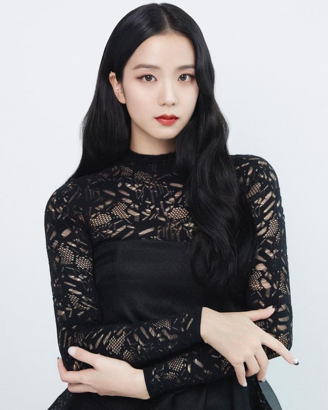 Jisoo thử nghiệm diện mạo mới tại show Dior Thu Đông 2023