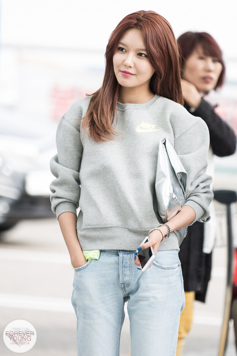 150328 Girls' Generation Sooyoung at Incheon Airport documents 6