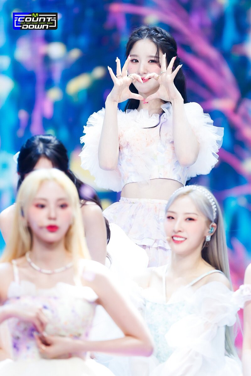 220623 LOONA - 'Flip That' at M Countdown documents 25