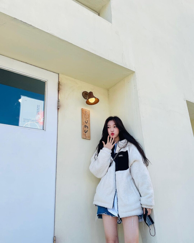 230120 LOONA Choerry Instagram Update documents 6