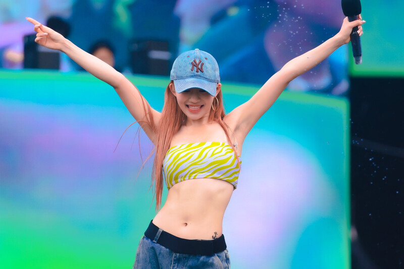 240707 KISS OF LIFE Julie - Waterbomb in Seoul Day 3 documents 1