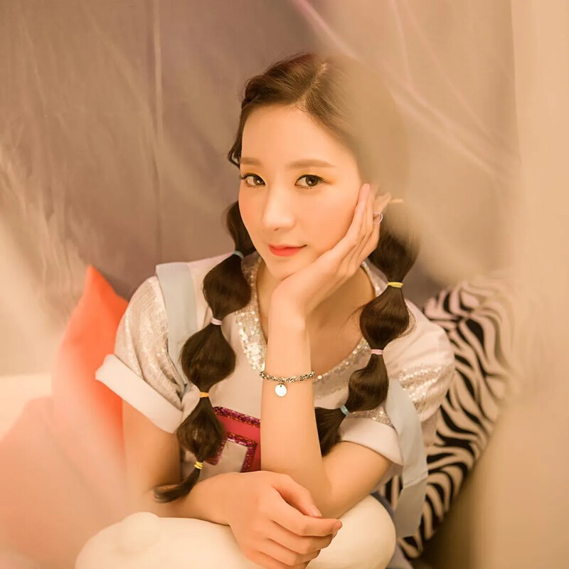 Hashtag_Hyunji_The_Girl_Next_Door_concept_photo_(2).png