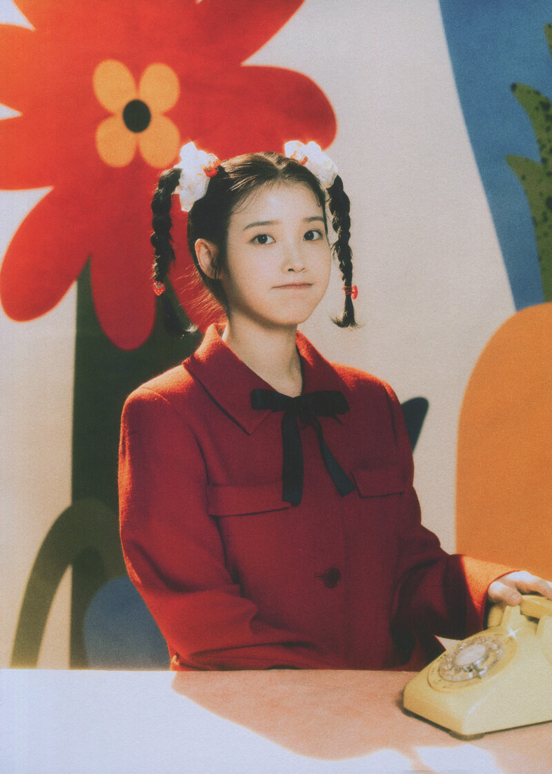 IU - 5th Official ‘UAENA’ Fanclub Kit [SCANS] documents 2