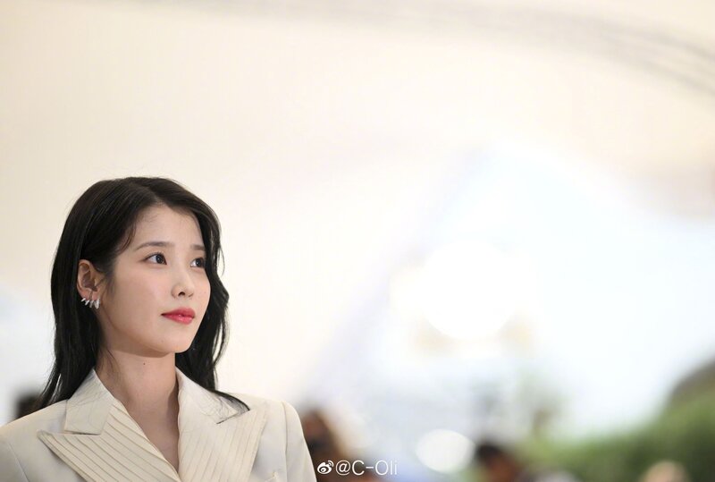 220527 IU - 'THE BROKER' Photocall Event at 75th CANNES Film Festival documents 10