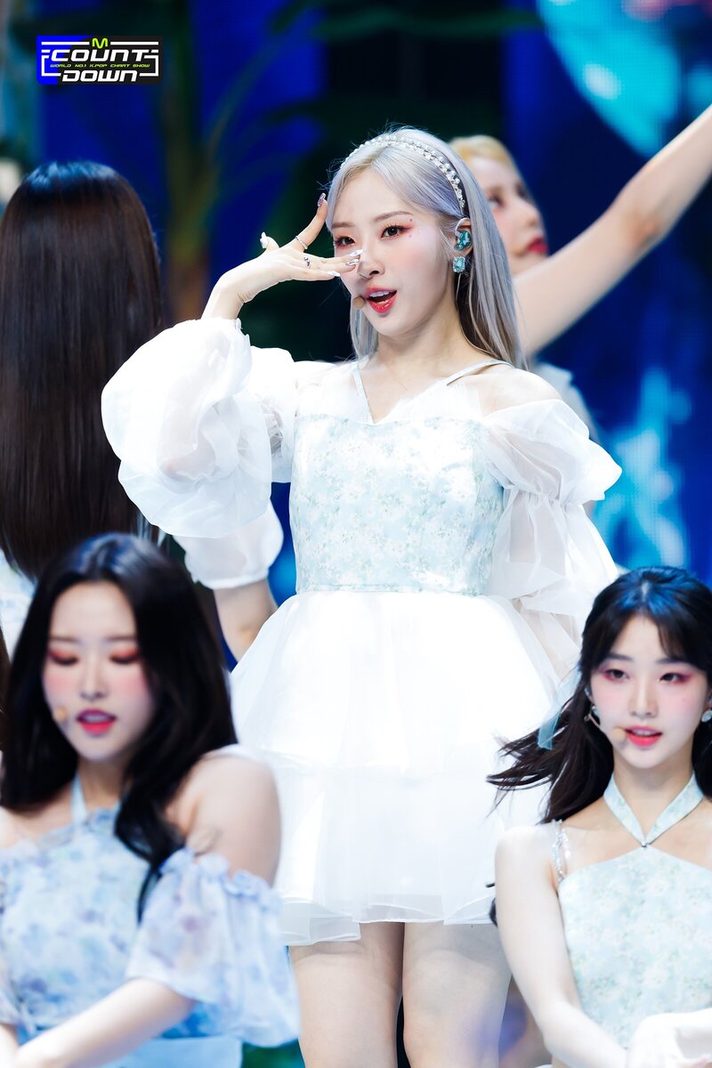 220623 LOONA - 'Flip That' at M Countdown documents 12