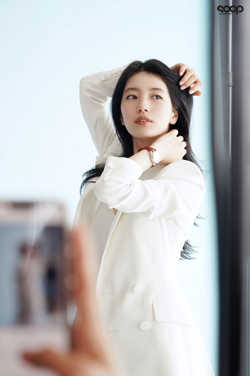 220812 SOOP Naver Post - Bae Suzy - Longines Photoshoot Behind documents 25