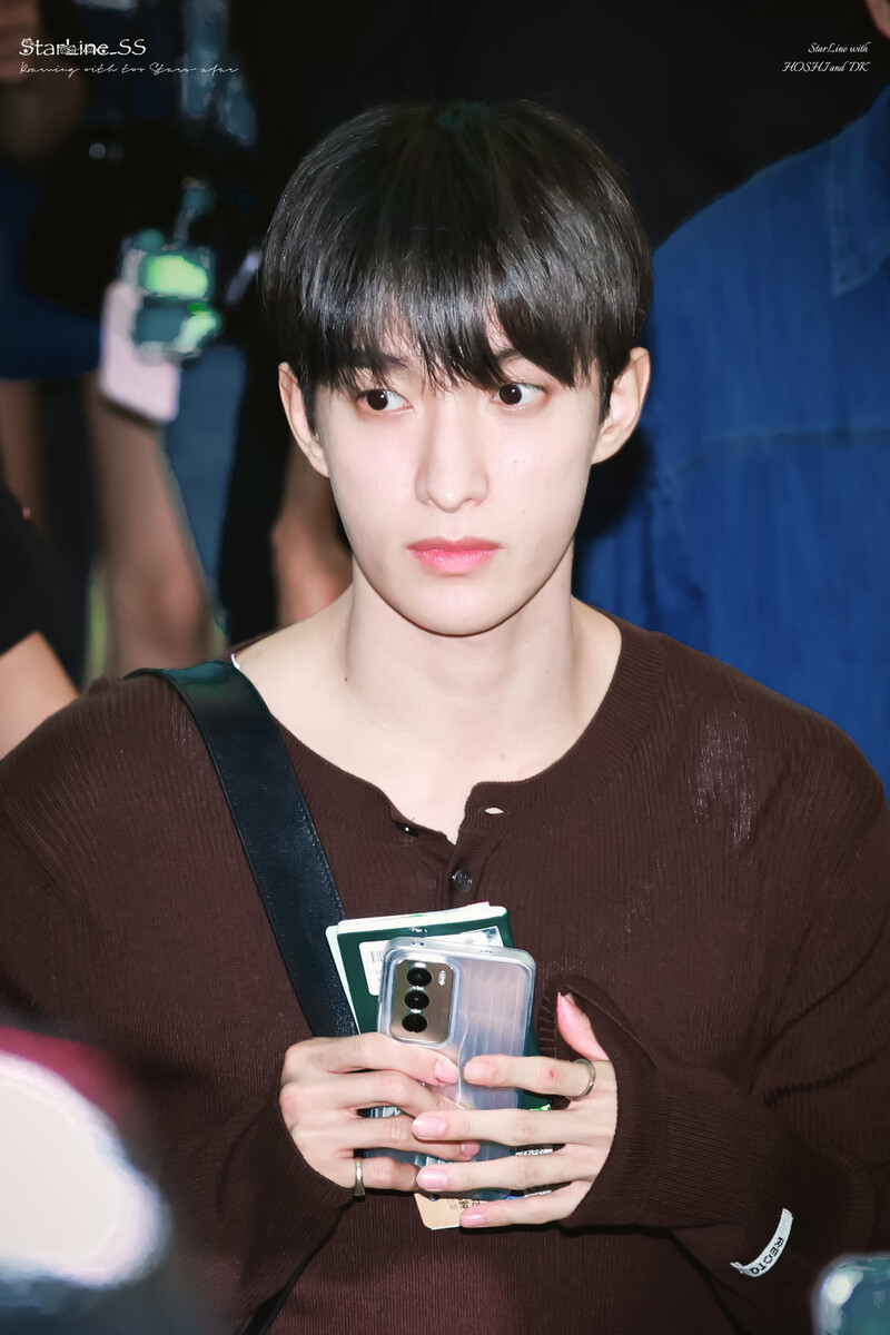 240801 SEVENTEEN DK at Incheon International Airport documents 2