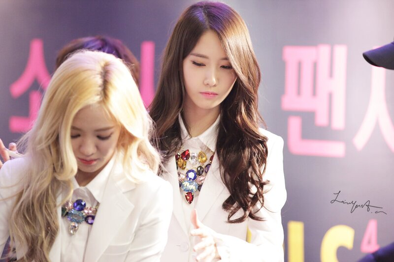 140314 Girls' Generation YoonA at Yeouido Mr. Mr. fansign | kpopping