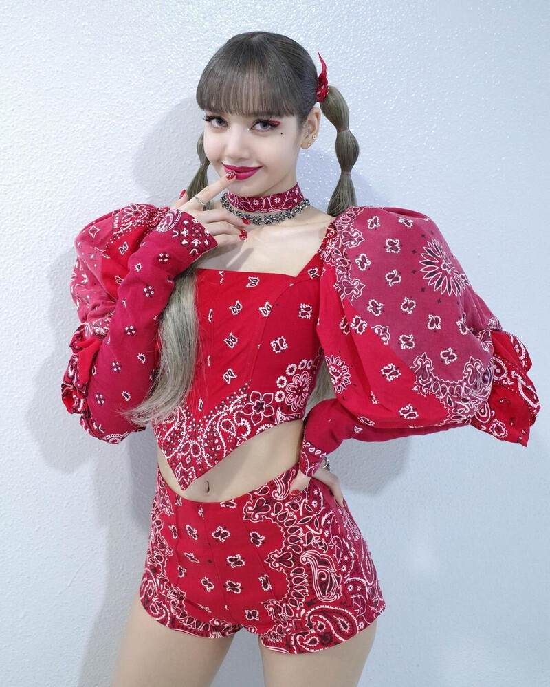 210919 LISA Instagram Update documents 1