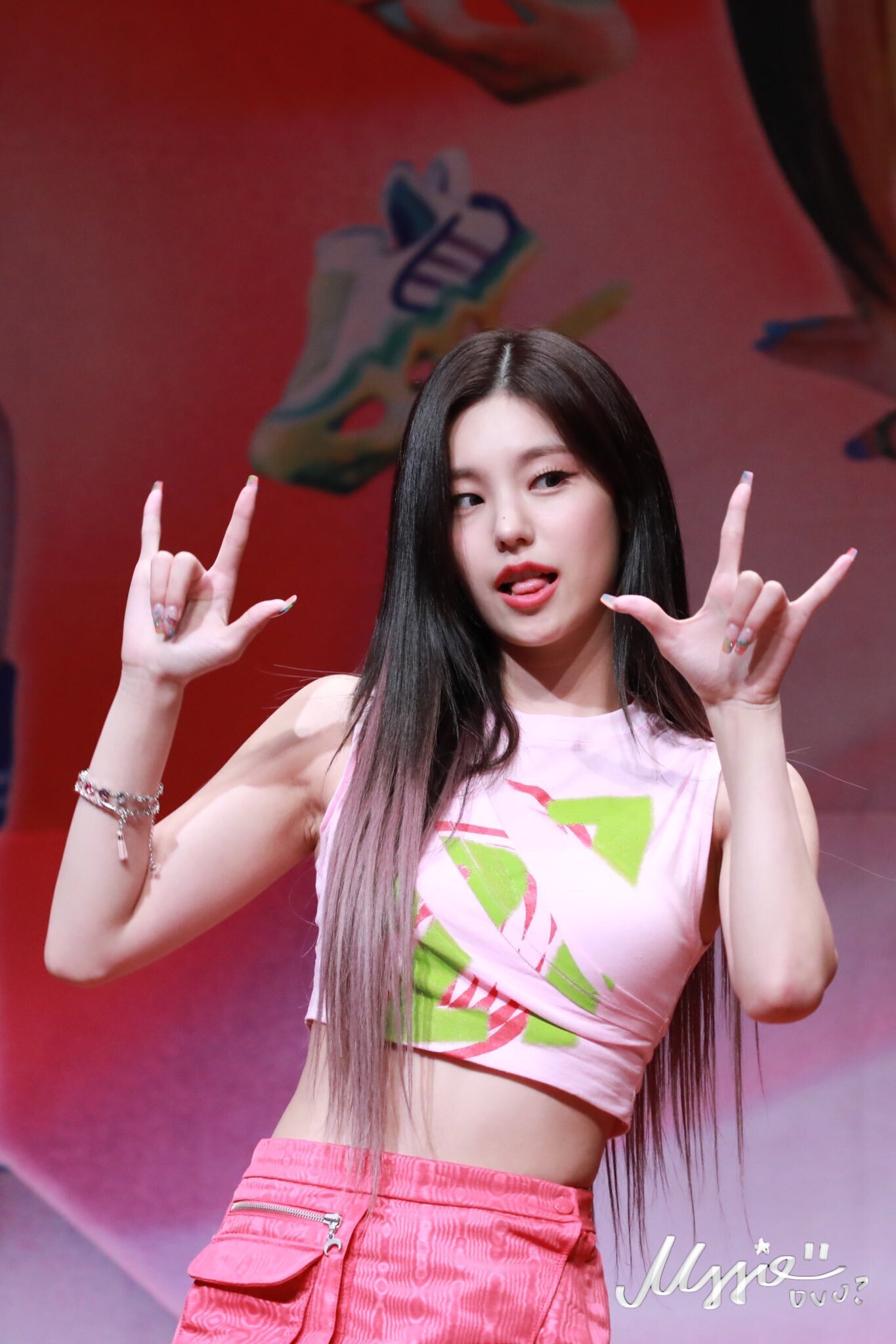 220723 ITZY Yeji - Fansign Event | kpopping